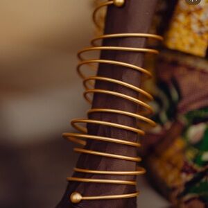 Elegant kHOI Gold Coil Bracelet